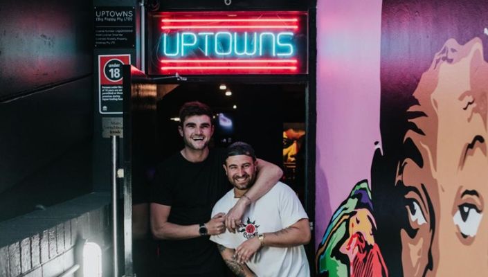 Uptowns Bar